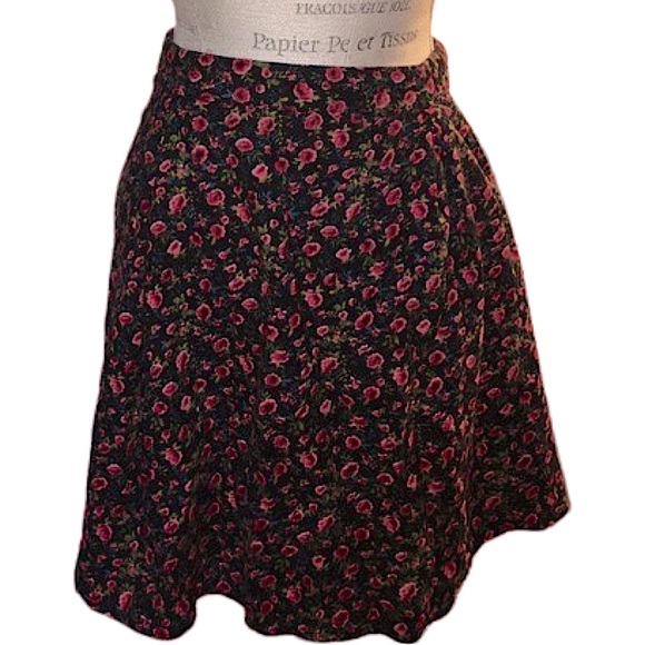 Forever21+ plus size 1x black with red blue & green floral skater mini skirt EUC - Picture 11 of 11